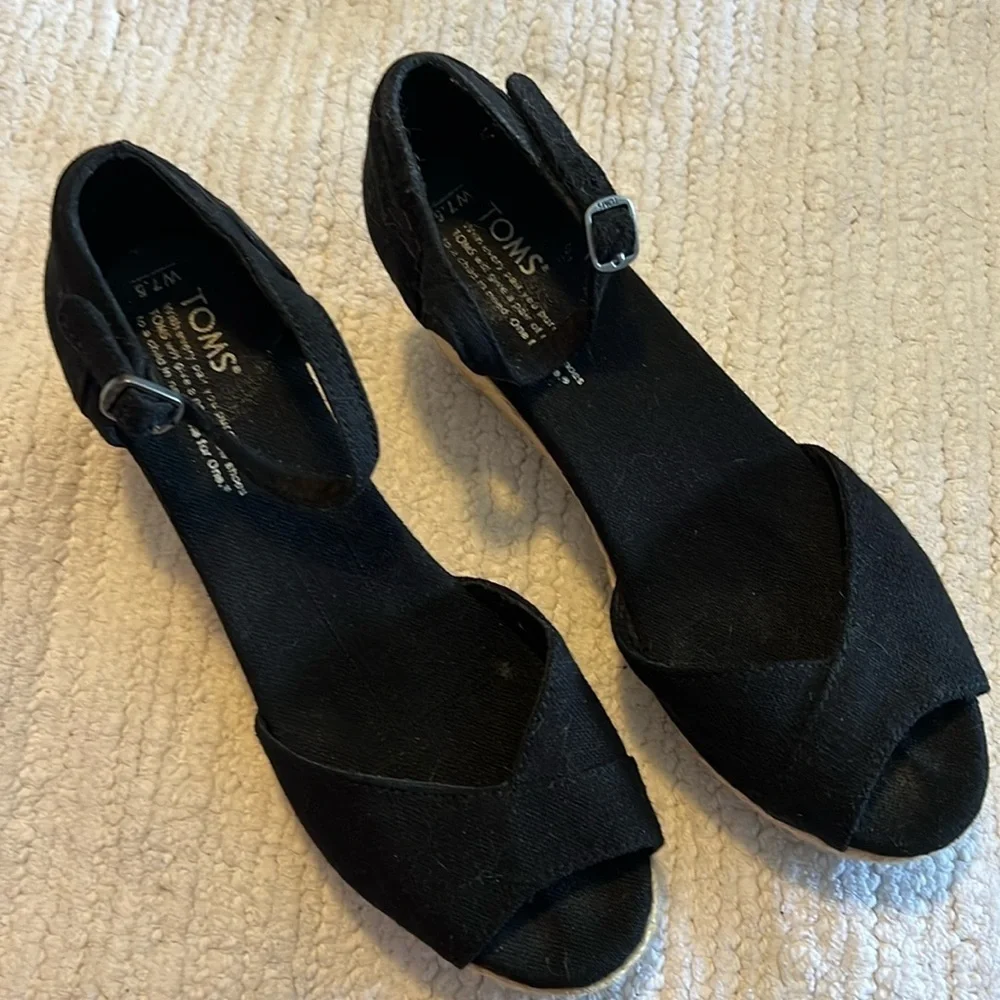 Toms blank sandal heels. With strap. Size 71/2.